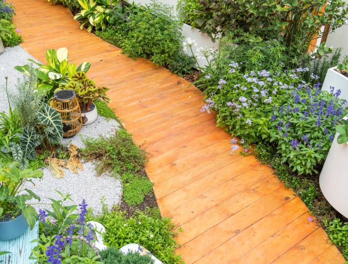 20 Beautiful Small Landscaping Design Ideas On A Budget — Freshouz Home ...